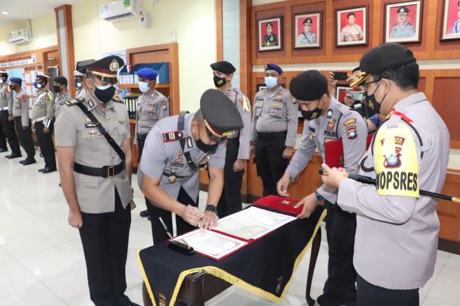 
 Kapolres Karimun  Pimpin Sertijab Kasatlantas dan Kasat Polairud