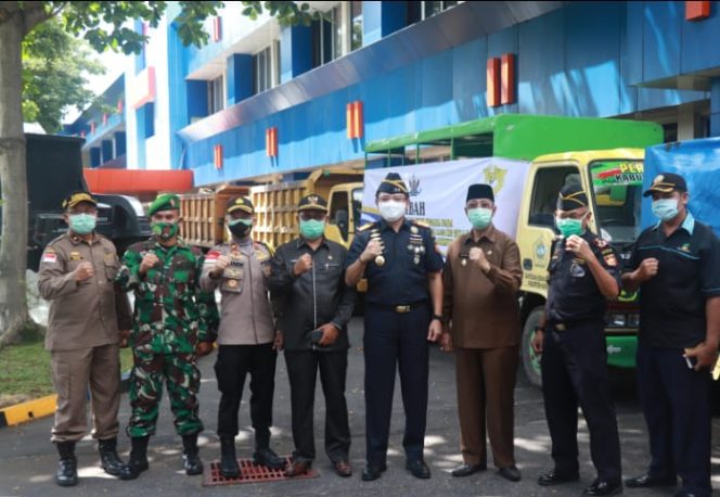 
 Kanwil DJBC Khusus Kepri Hibahkan Sembako pada Pemprov Kepri dan Pemda Karimun