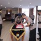 Kapolda Kepri saat memimpin sertijab pergantian Kapolres Karimun di Polda Kepri