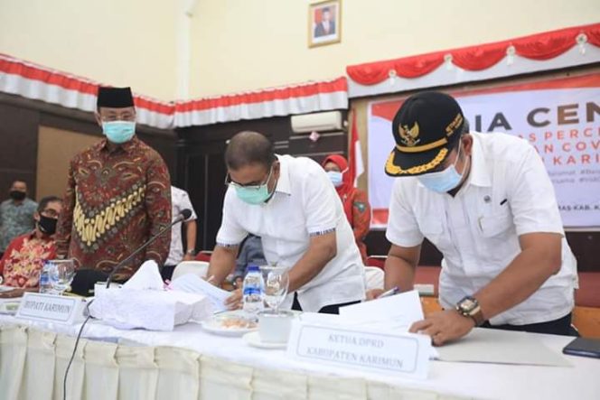 
 Bupati Karimun Serahkan LKPD 2019 ke BPK RI Melalui Video Conference