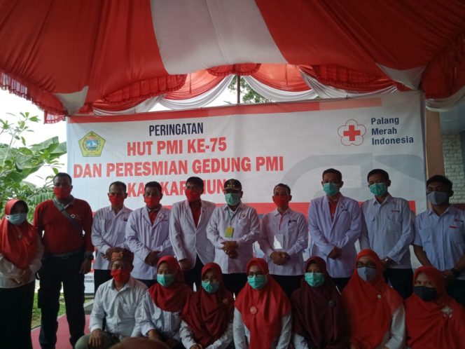 
 Rayakan HUT ke-75, PMI Kabupaten Karimun Potong Tumpeng dan Gelar Aksi Donor Darah