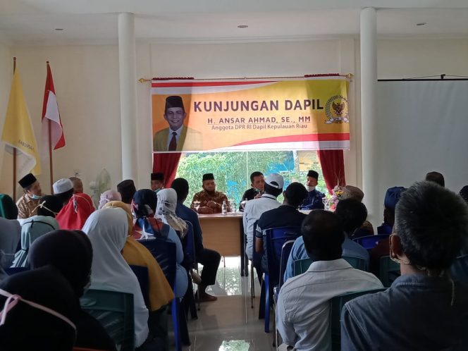 
 Ansar Ahmad Kunjungi Rumah Singgah Warga Meranti di Kabupaten Karimun
