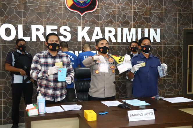 
 2 Kurir Pengedar Narkoba Dibekuk Satresnarkoba Polres Karimun