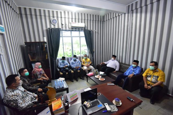 
 Cek Kesiapan Menjelang Pilkada 2020, Pjs Bupati Karimun Sambangi Kantor Bawaslu