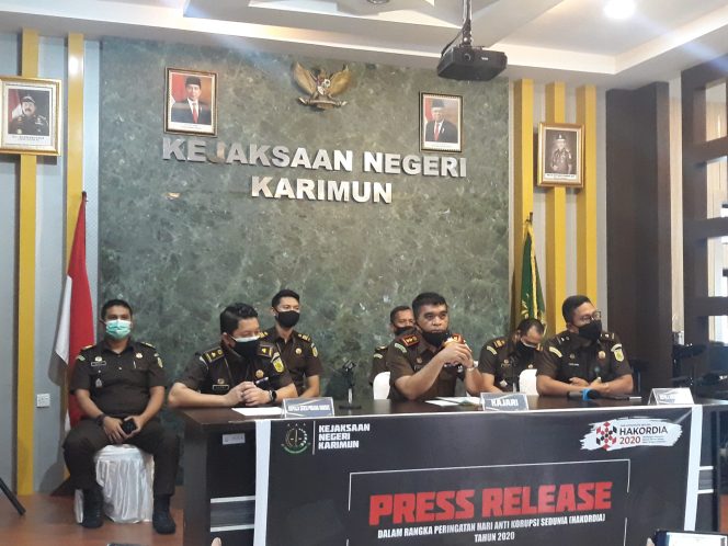 
 Jaksa Tahan Mantan Dirut dan Kabag Keuangan PDAM Tirta Karimun