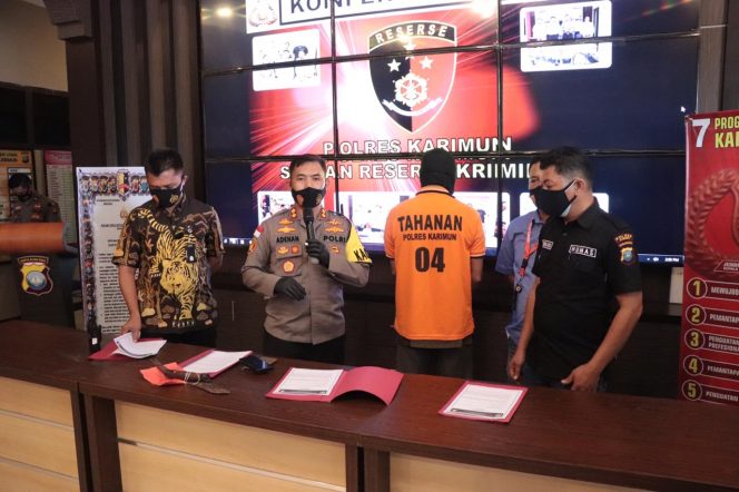 
 Pria Ini Bacok Adik Kandung di Karimun Diduga Karena Pengaruh Minuman Tuak dan Unsur Sakit Hati