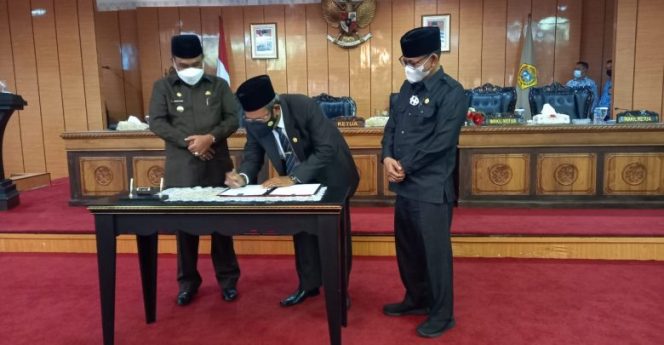 
 DPRD Kabupaten Karimun Sahkan Perda RT/RW Tahun 2020-2024