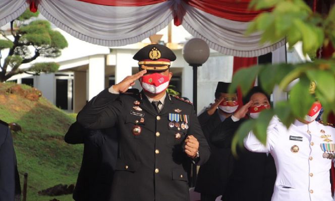 
 Kapolres Karimun Hadiri Upacara HUT RI ke-76 di Halaman Kantor Bupati