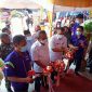 Proses pemotongan pita oleh Bupati Karimun yang diwakili Kepala Dinas Perdagangan Koperasi UKM dan ESDM, M Yosli dan Ketua DPRD Kab Karimun, Yusuf Sirat sebagai tanda diresmikannya Kantor Koperasi KSP Golden Madani Sejahtera