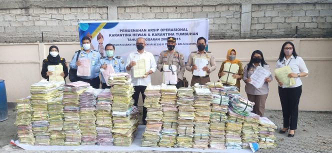 
 Puluhan Ribu Arsip Tak Bernilai Dimusnahkan Stasiun Karantina Pertanian Karimun