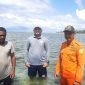 Keterangan foto: Kedua nelayan yang dikabarkan sempat hilang kontak, Saifudin dan Rudolfus Roka asal Desa Sungai Kecil, Bintan ditemukan selamat di Teluk Mata Ikan, Nongsa, Batam (f/Istimewa)