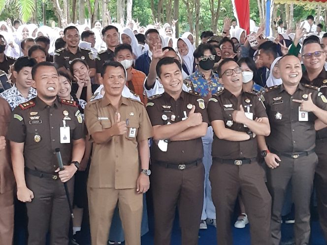 
 Kejaksaan Karimun Gaungkan Anti Korupsi pada Anak SMA se Karimun Lewat Lomba Pidato