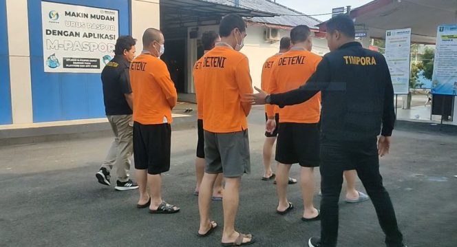 
 Imigrasi Karimun Amankan 14 WNA Asal China yang Langgar Izin Tinggal
