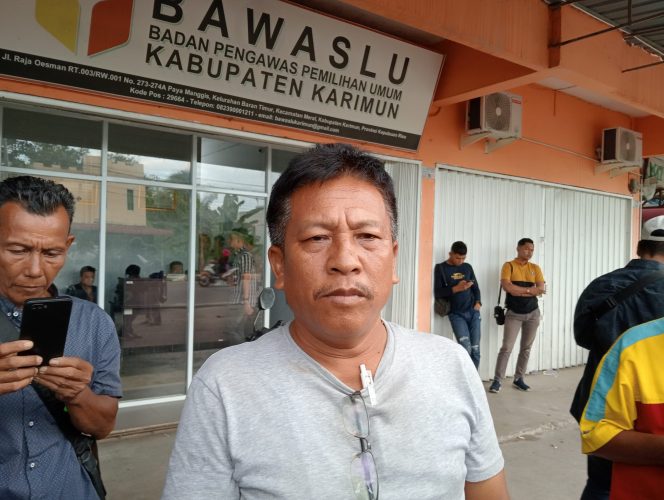 
 Binner Manalu Laporkan Dugaan Pengelembungan Suara ke Bawaslu Karimun