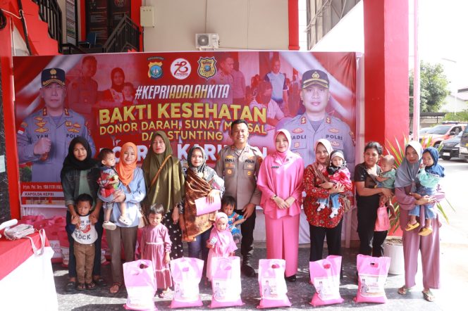 
 Sambut Hari Bhayangkara Ke-78, Polres Karimun Gelar Bakti Kesehatan