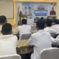 Sekda Karimun Memberikan Pengarahan Kepada Para Peserta Pelatihan Rigger Saat Membuka Acara secara Resmi di Hotel Alisan