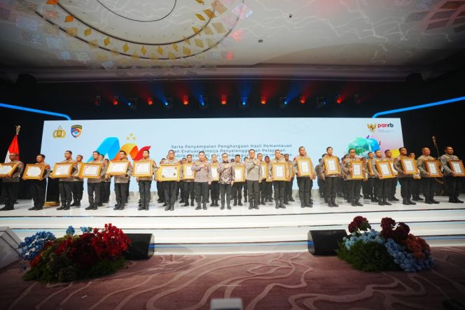 
 Raih Kategori Pelayanan Prima, Polres Karimun Terima Penghargaan Dari Kapolri
