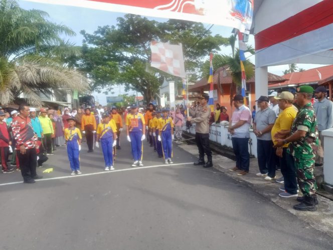 
 Kapolsek Moro Melepas Lomba Gerak Jalan Dalam Rangka HUT RI Ke – 79