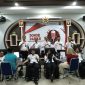 KPR Rutan Karimun, Surya Kusuma ikut melakukan donor darah (Foto: pinggir sebelah kanan)