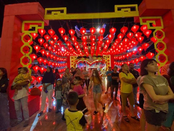 
 Vihara Ngo Hu Niu Niu Pasang 8.000 Lampion Meriahkan Imlek Tahun Ular Kayu