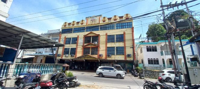 
 Hotel Satria di siang hari