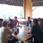 Foto di ambil sa'at kuasa hukum mengadakan pertemuan dengan warga Sugi di Batam