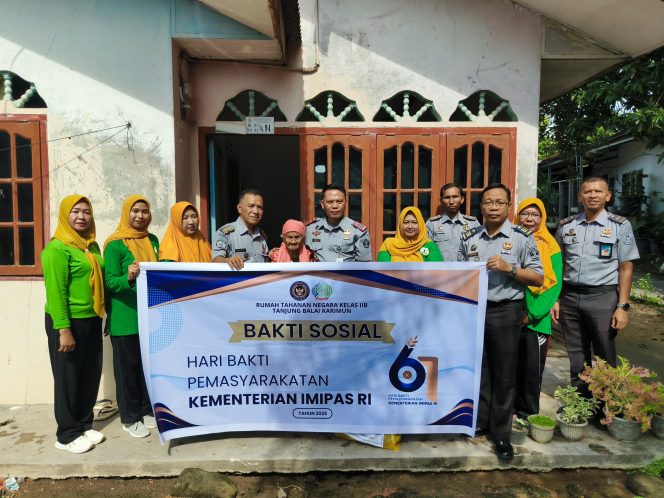 
 Hari Bakti Pemasyarakatan ke 61, Rutan Karimun Bagikan Paket Sembako 