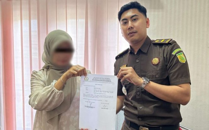 
 Kejaksaan Negeri Karimun menerima pembayaran denda sebesar Rp50.000.000 (lima puluh juta rupiah) dari terpidana Rosita Binti Sinuk terkait kasus Tindak Pidana Korupsi pada Pengelolaan Dana Hibah Komite Olahraga Nasional Indonesia (KONI) Kabupaten Karimun Tahun 2022. Pembayaran ini dilakukan pada tanggal 14 April 2025, sesuai dengan putusan Mahkamah Agung Republik Indonesia Nomor: 8308 K/Pid.Sus/2024 yang dijatuhkan pada 6 Januari 2025. Dalam putusan tersebut, Rosita diwajibkan membayar denda sebesar Rp50.000.000, dan apabila tidak dibayar, akan diganti dengan pidana kurungan selama satu bulan.  Menurut Kasi Pidsus Kejari Karimun, Priandi Firdaus, 