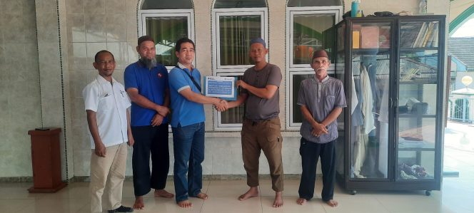 
 Perkuat Peran Sosial dan Keagamaan, PT Timah Salurkan Bantuan untuk Perbaikan Masjid Al Muhajirin Nelayan 1