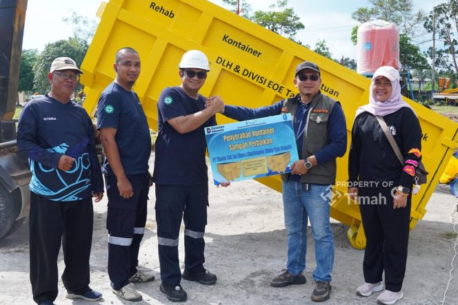 
 Bantu Penanganan Sampah, PT Timah Bantu Perbaikan Kontainer Sampah di Kabupaten Bangka