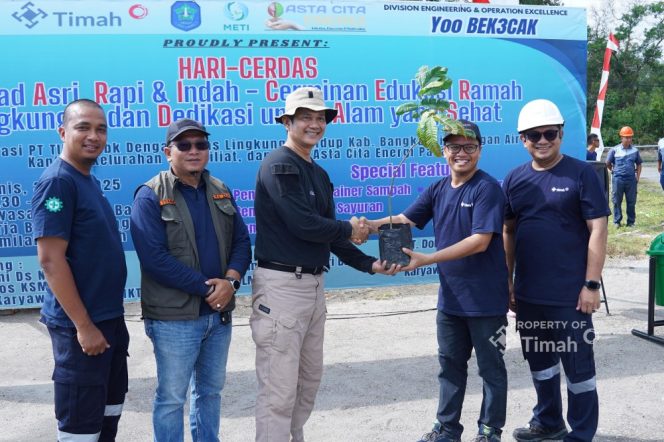 
 Dukung Penghijauan Lingkungan, PT Timah Serahkan Bantuan Bibit untuk Rumah Kompos KSM Resam 
