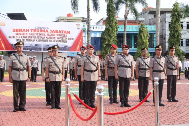 
 Digelar Khidmat, Kapolres Karimun Lantik Pejabat Baru Polres