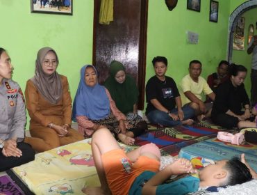 Kapolres Karimun Sambangi Keluarga Korban Kecelakaan di Tugu MTQ Coastal Area