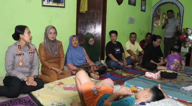 Kapolres Karimun Sambangi Keluarga Korban Kecelakaan di Tugu MTQ Coastal Area